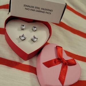 NWT Avon Valentine Earrings Set